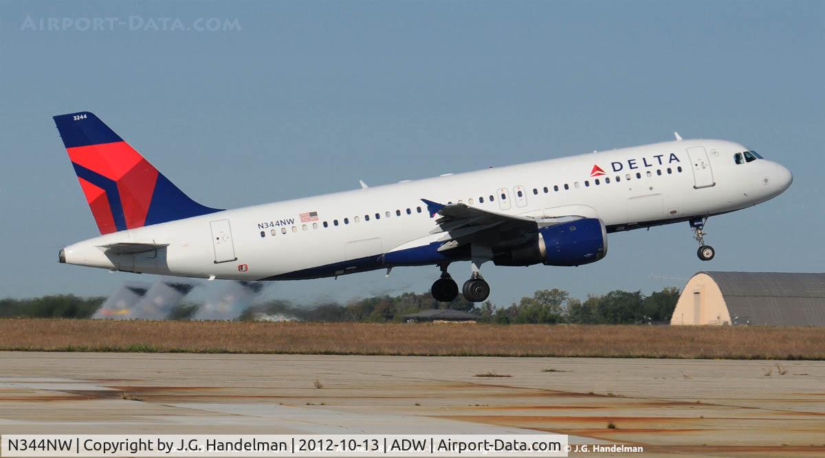 N344NW, 1993 Airbus A320-212 C/N 388, Take off at JB Andrews-NAF Washington
