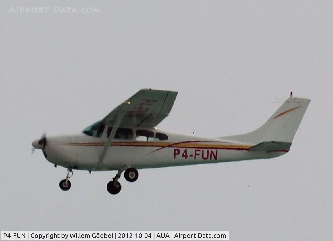 P4-FUN, 1960 Cessna 182D Skylane C/N 18253042, Landing on Reina Beatrix Airport Aruba