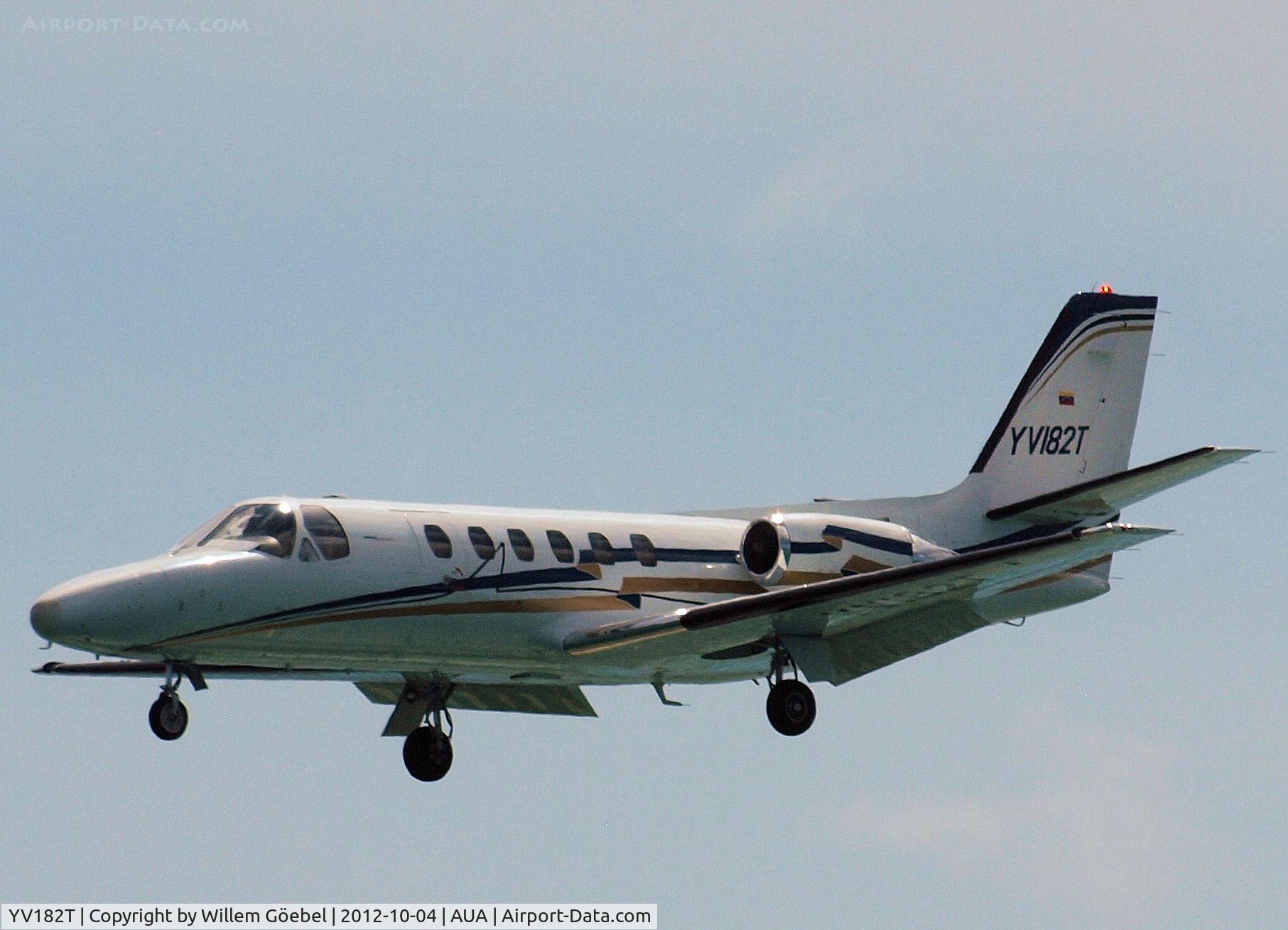 YV182T, 1980 Cessna 550 Citation II C/N 550-0167, Landing on Reina Beatrix Airport Aruba