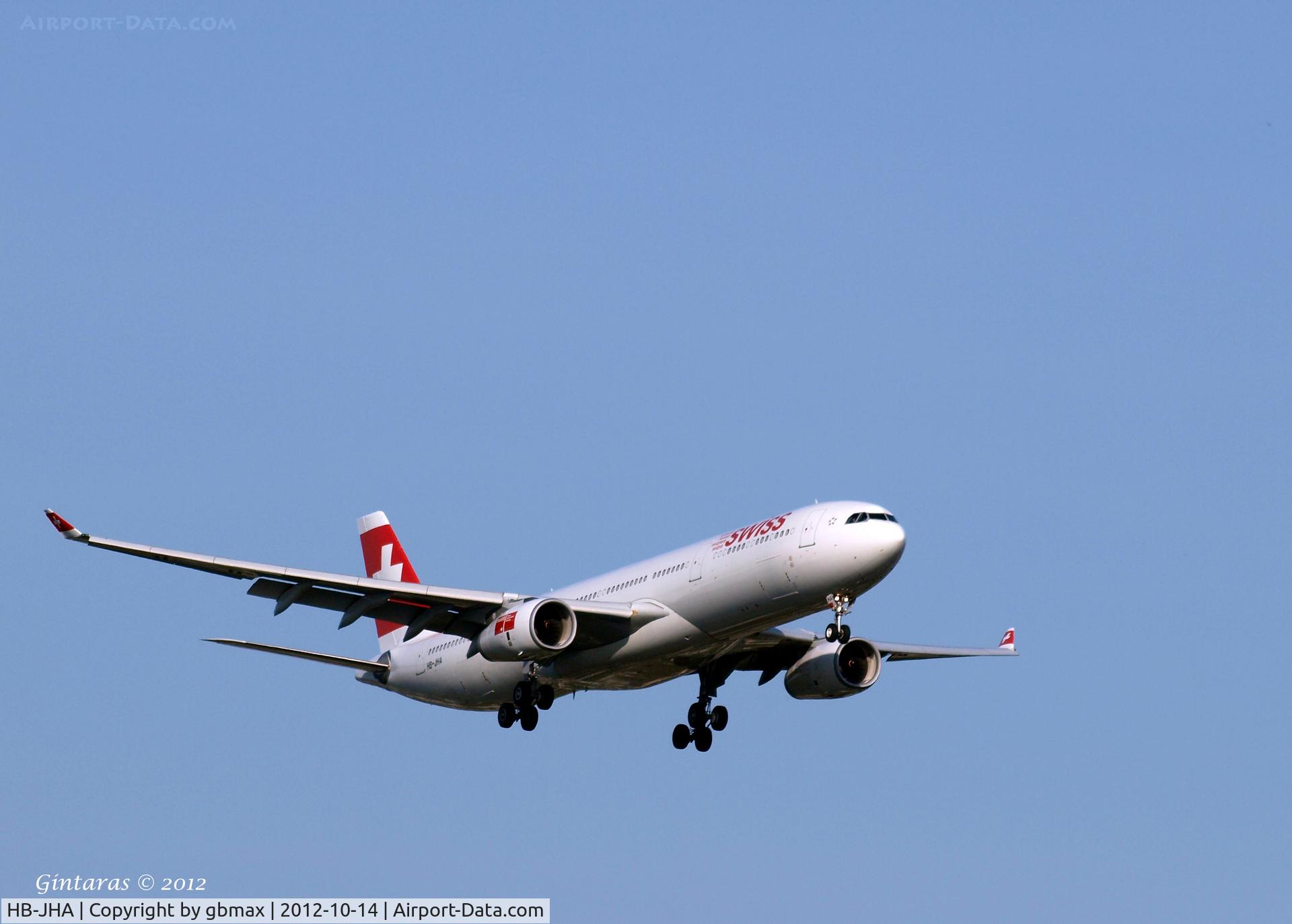 HB-JHA, 2009 Airbus A330-343 C/N 1000, Landing at JFK