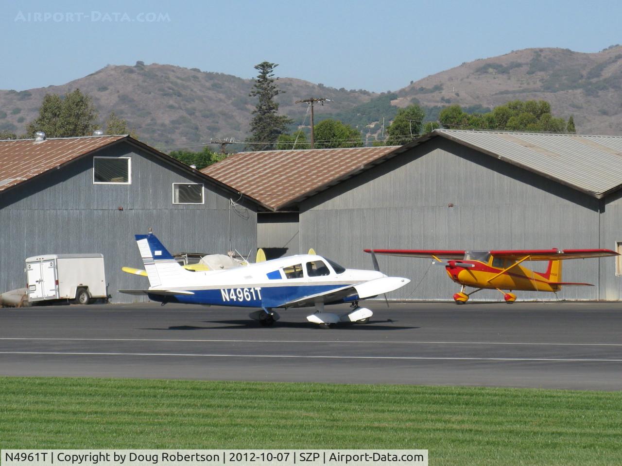 N4961T, 1972 Piper PA-28-140 Cruiser C/N 28-7225289, 1972 Piper PA-28-140, Lycoming O-320-E1A 150 Hp, taxi off the active