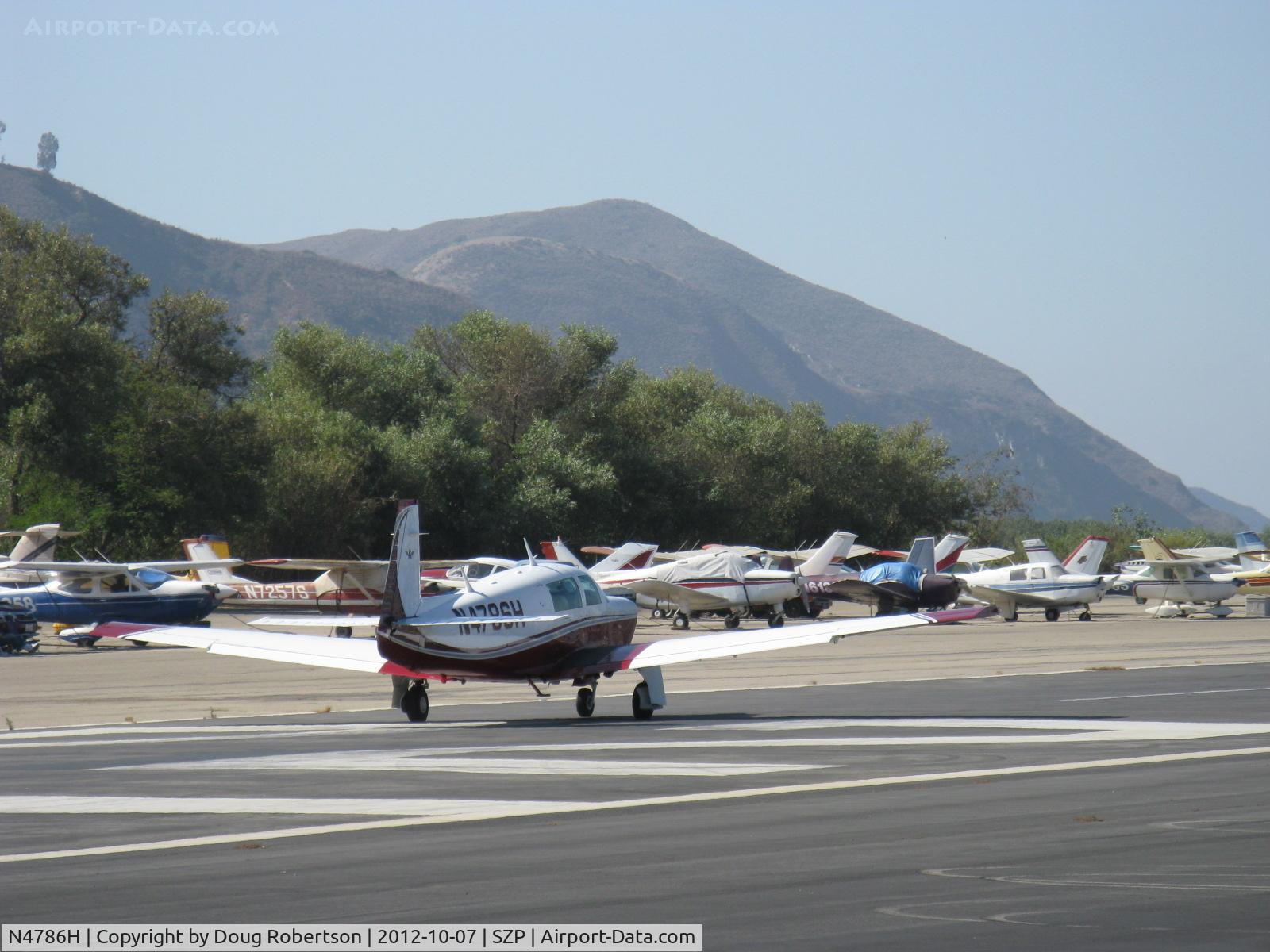 N4786H, 1979 Mooney M20J 201 C/N 24-0876, 1979 Mooney M20J 201, Lycoming IO-360-A&C 200 Hp, gorgeous refinish, takeoff roll Rwy 22