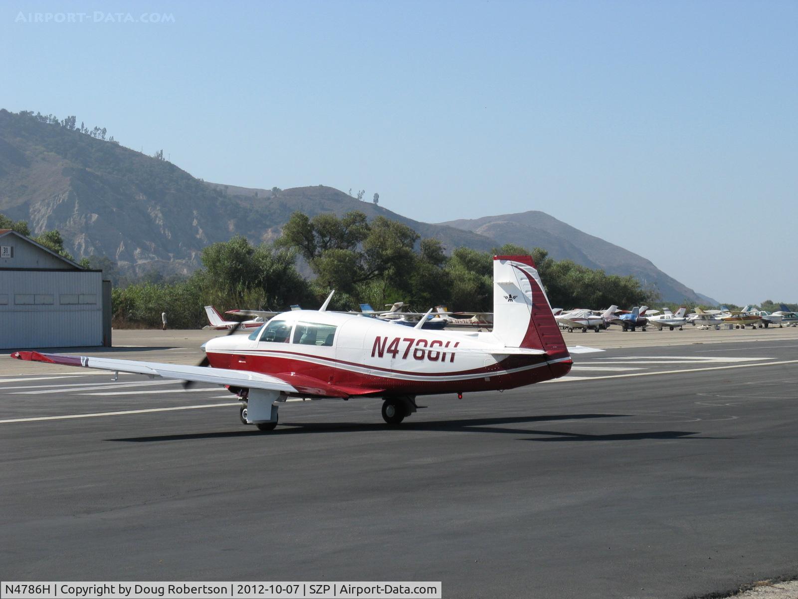 N4786H, 1979 Mooney M20J 201 C/N 24-0876, 1979 Mooney M20J 201, Lycoming IO-360 A7C 200 Hp, stunningly refinished, holding short 22