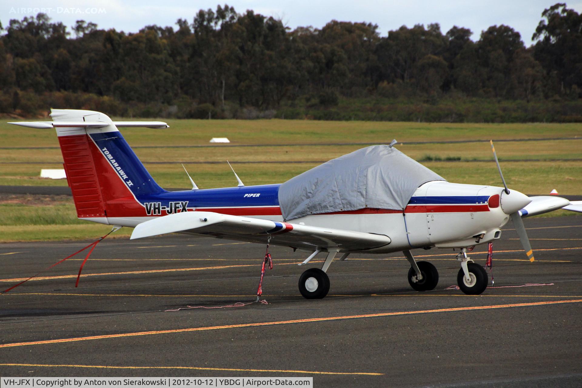VH-JFX, 1982 Piper PA-38-112 Tomahawk Tomahawk C/N 38-82A0122, VH-JFX @ YBDG Tomahawk II