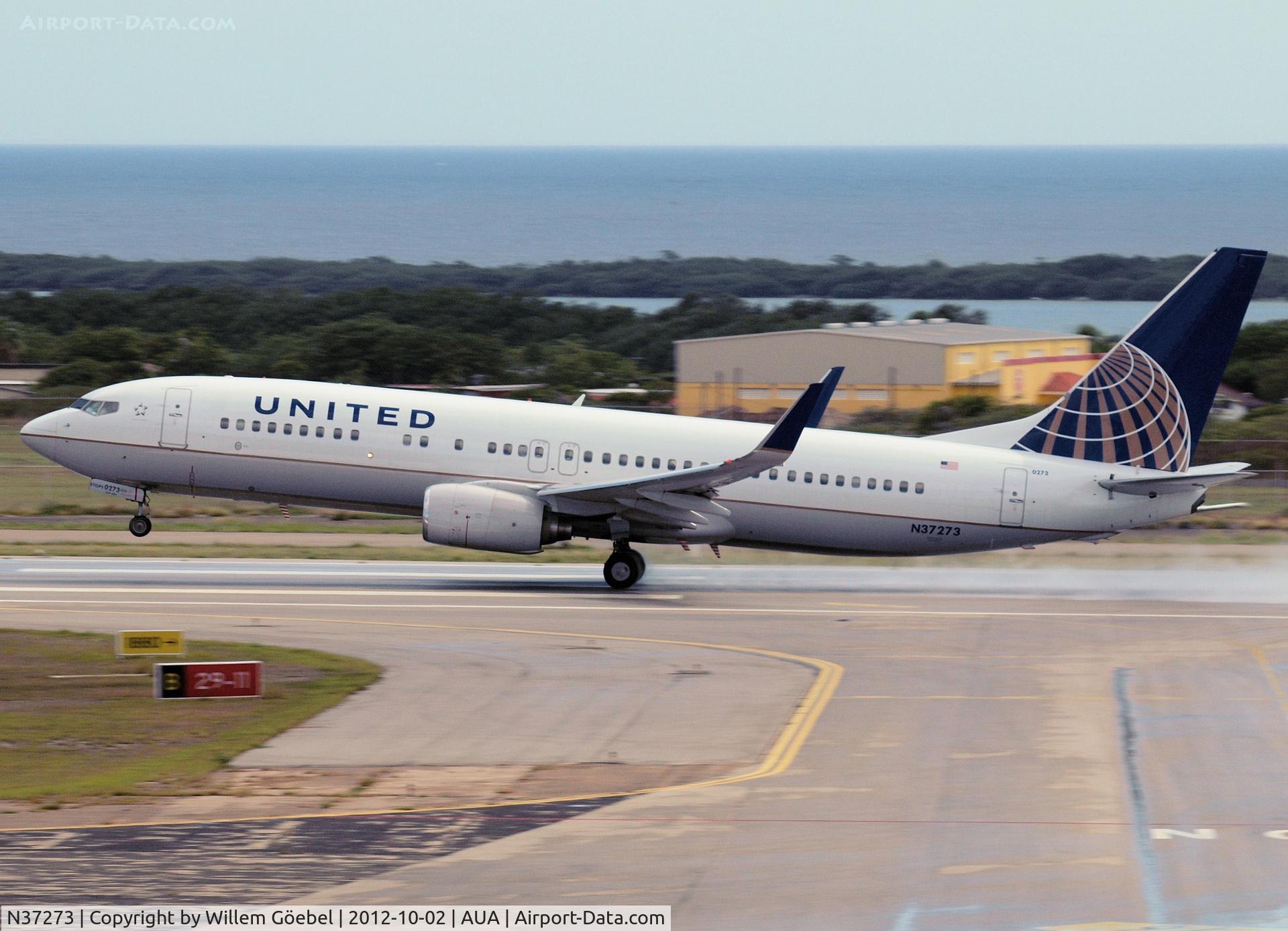 N37273, 2001 Boeing 737-824 C/N 31591, Take off from 