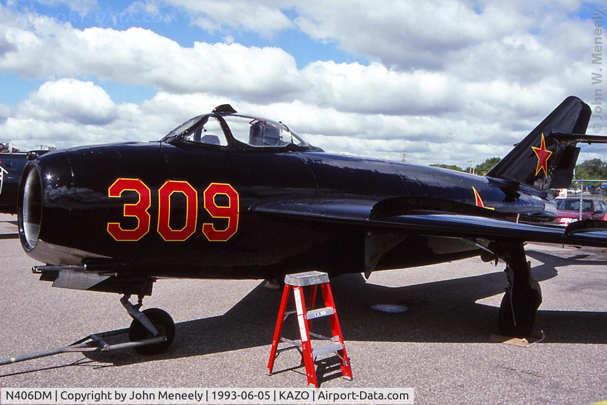N406DM, 1957 Mikoyan-Gurevich MiG-17T C/N 0613, Eastern-bloc black jet