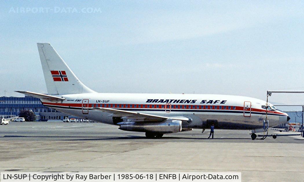 LN-SUP, 1969 Boeing 737-205 C/N 19409, Boeing 737-205 [19409] (Braathens SAFE) Oslo-Fornebu~LN 18/06/1985. Taken from a slide.