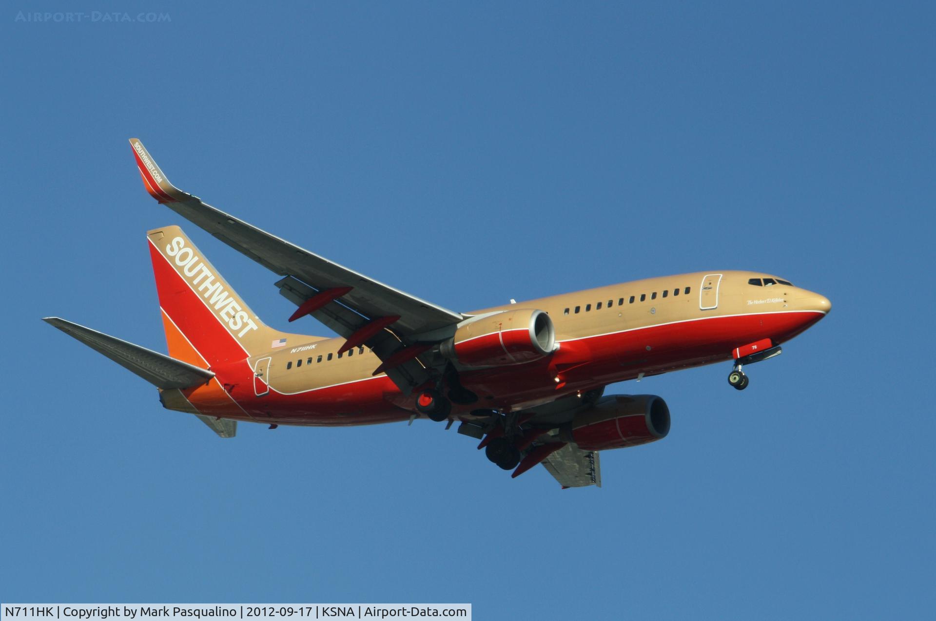 N711HK, 1998 Boeing 737-7H4 C/N 27845, Boeing 737-700