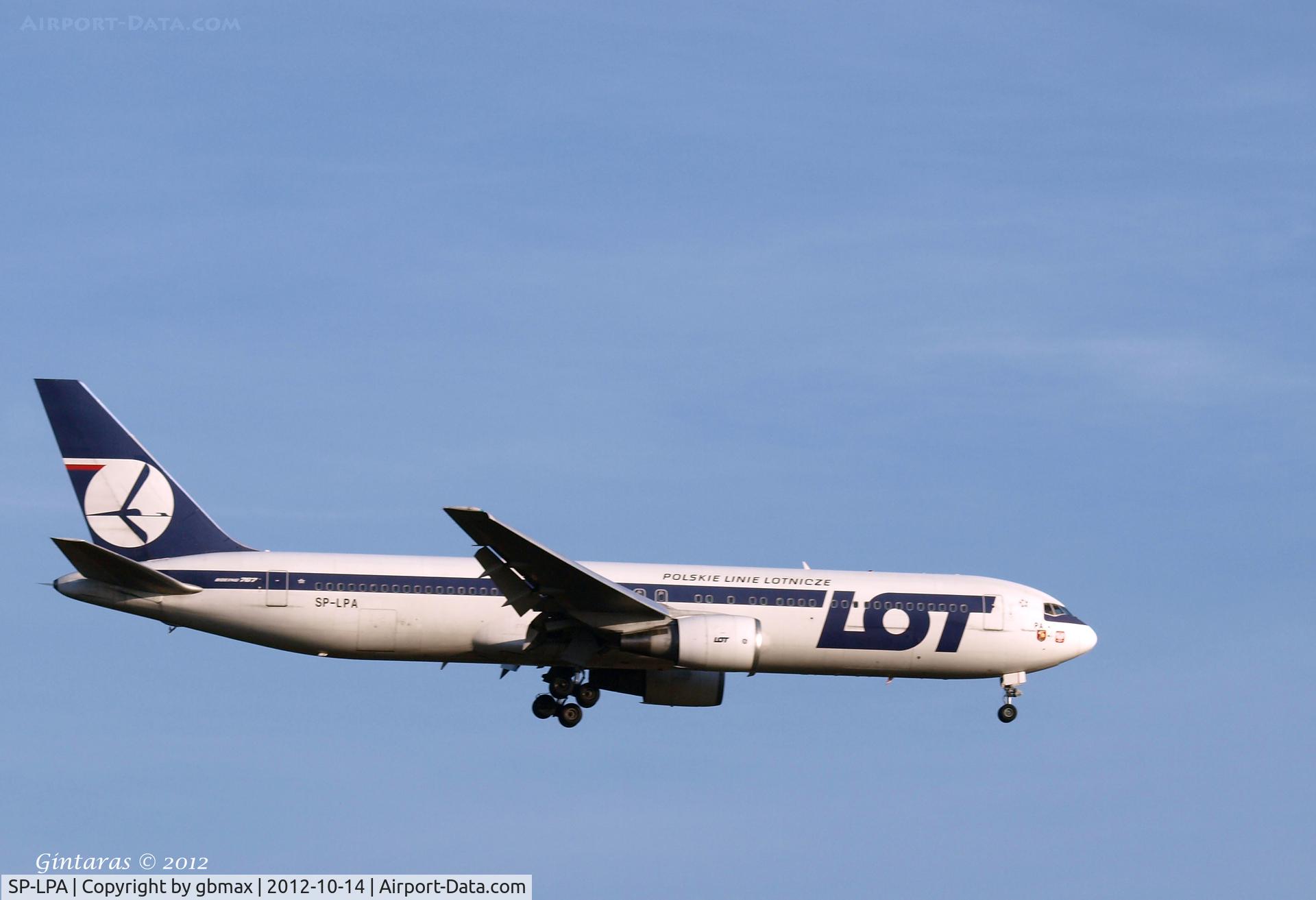 SP-LPA, 1990 Boeing 767-35D/ER C/N 24865, Final approach to JFK