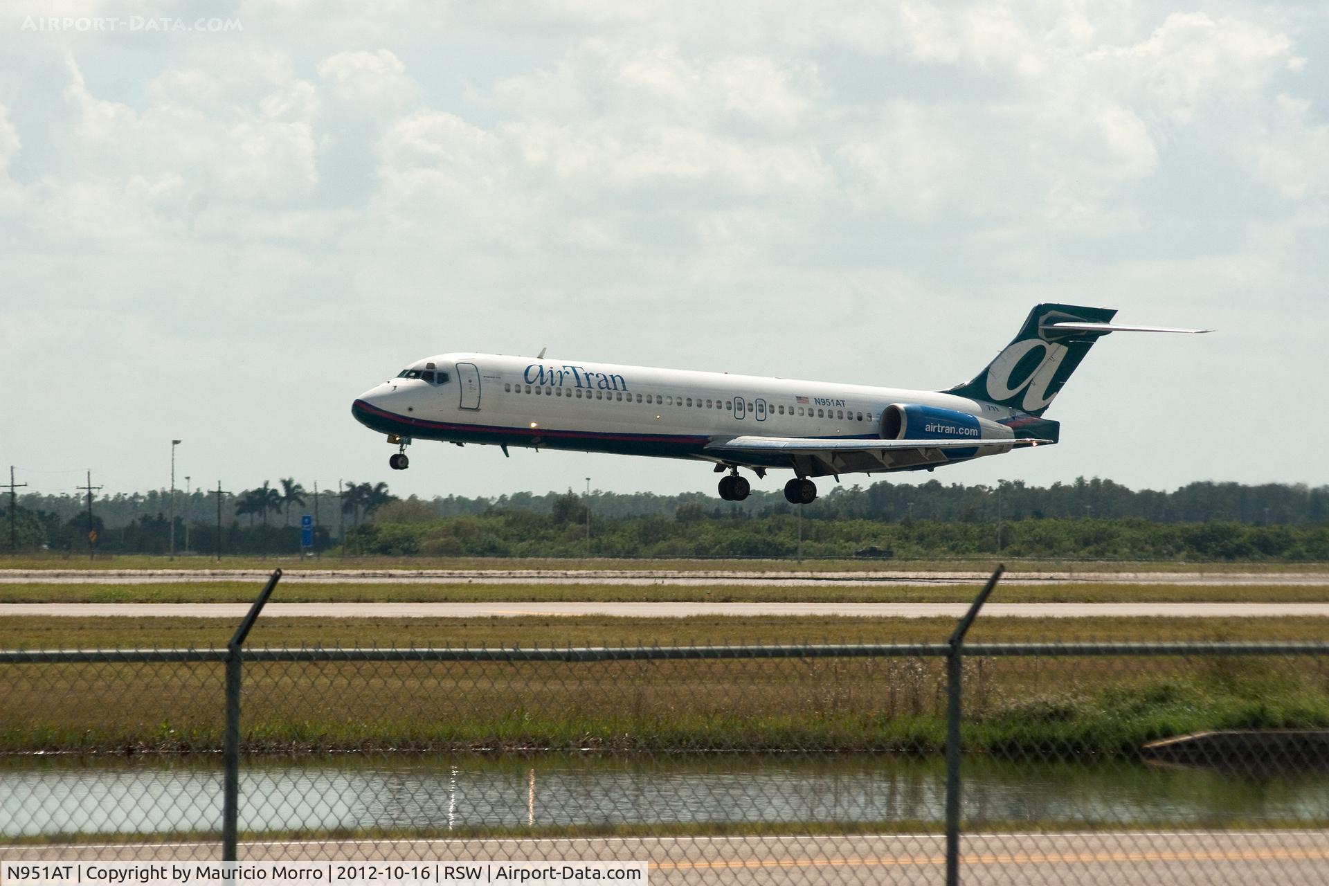 N951AT, 2000 Boeing 717-200 C/N 55013, airTran arriving from Indianapolis