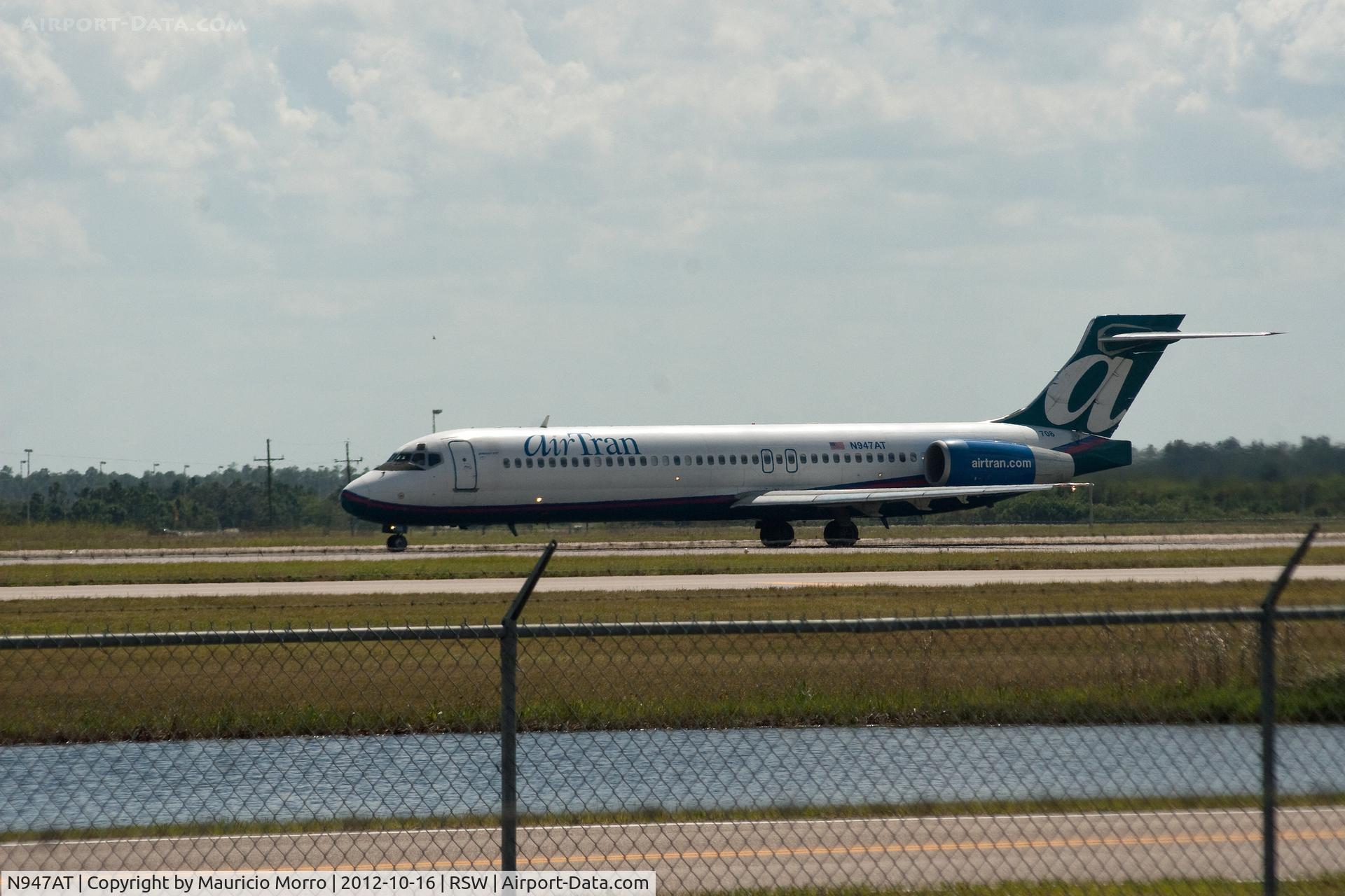 N947AT, 1999 Boeing 717-200 C/N 55010, Taking off RWY 6