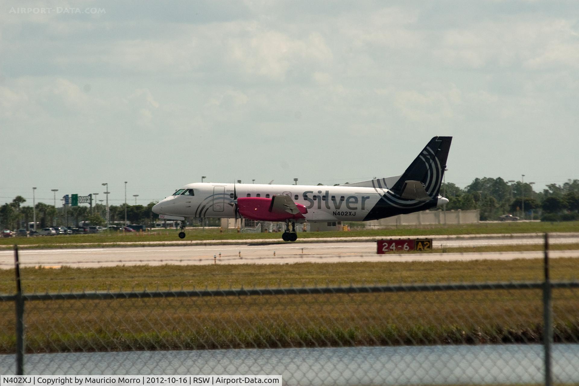 N402XJ, 1996 Saab 340B+ C/N 340B-402, Landing RWY 6