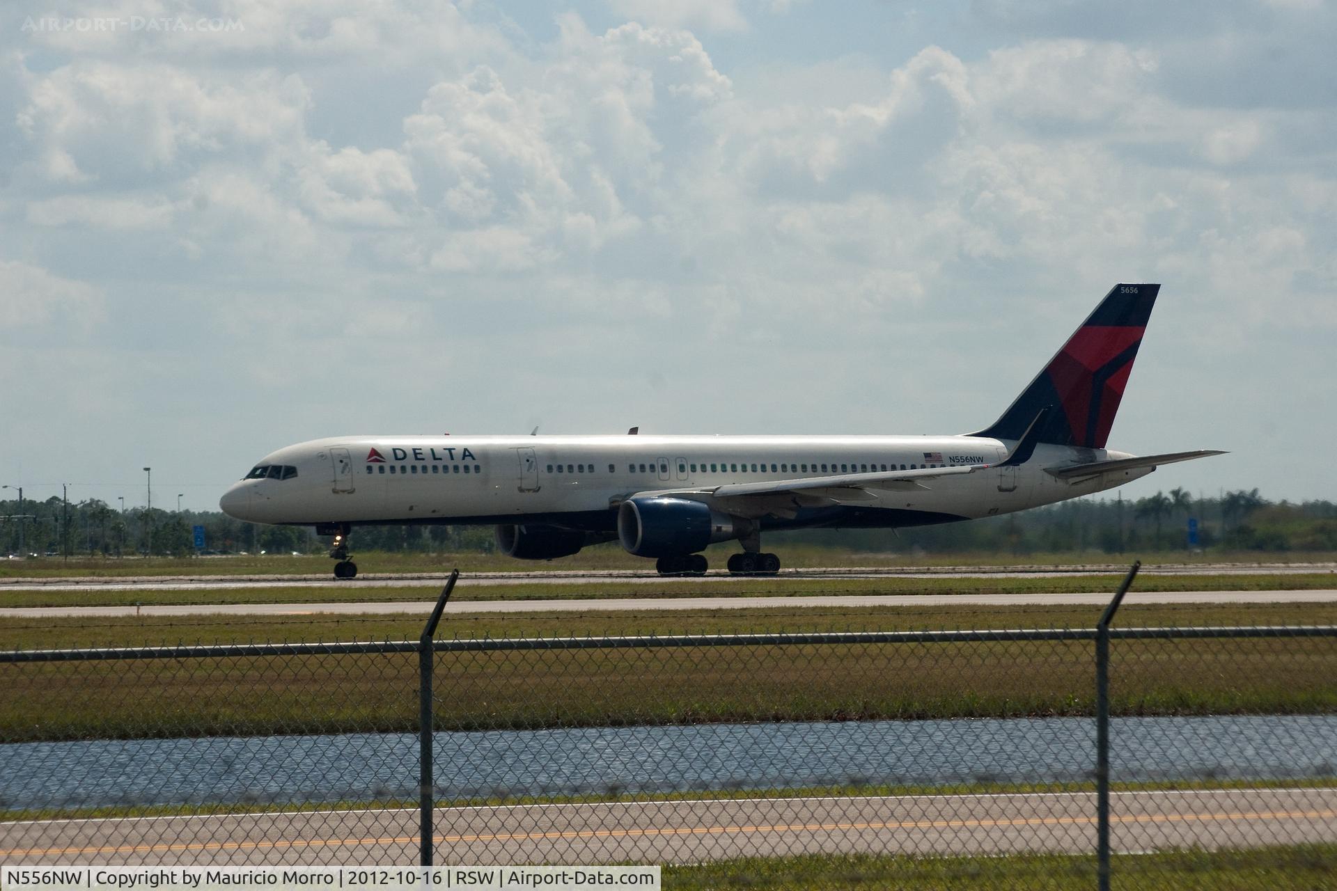 N556NW, 2002 Boeing 757-251 C/N 33392, Taking Off RWY 6