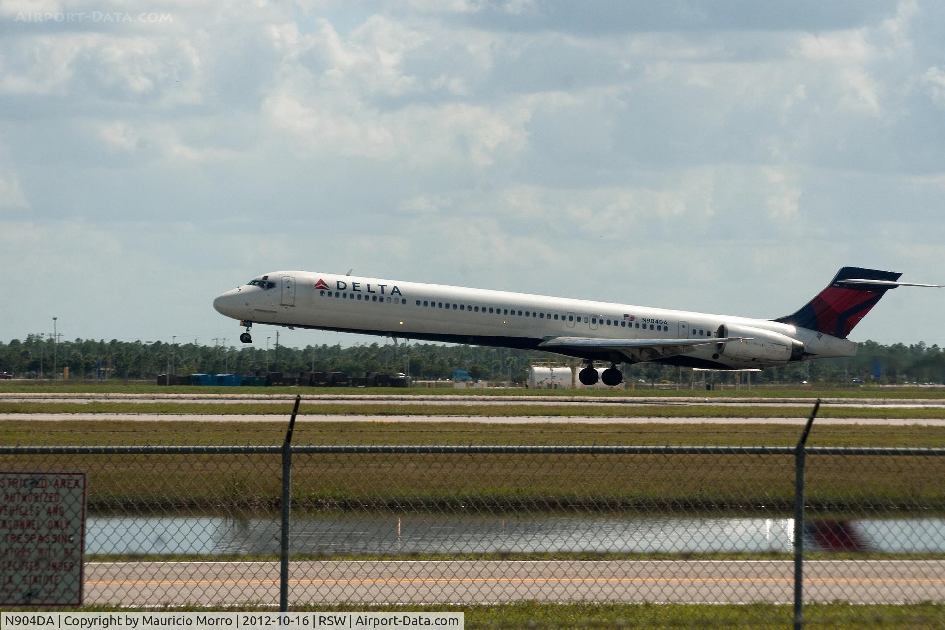 N904DA, 1995 McDonnell Douglas MD-90-30 C/N 53384, Landing from Minneapolis