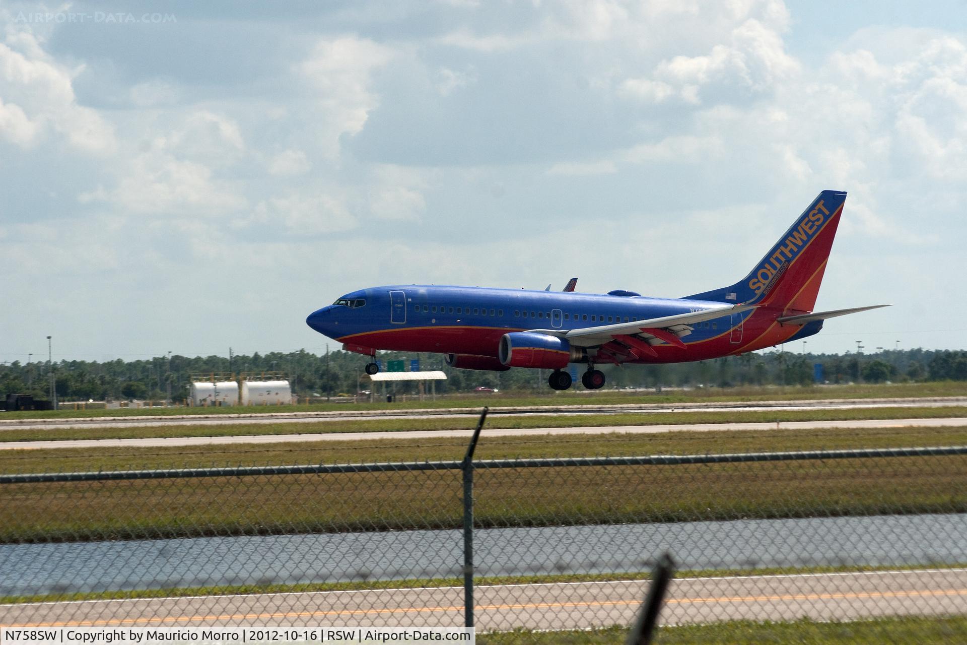 N758SW, 1999 Boeing 737-7H4 C/N 27873, Arriving from St. Louis