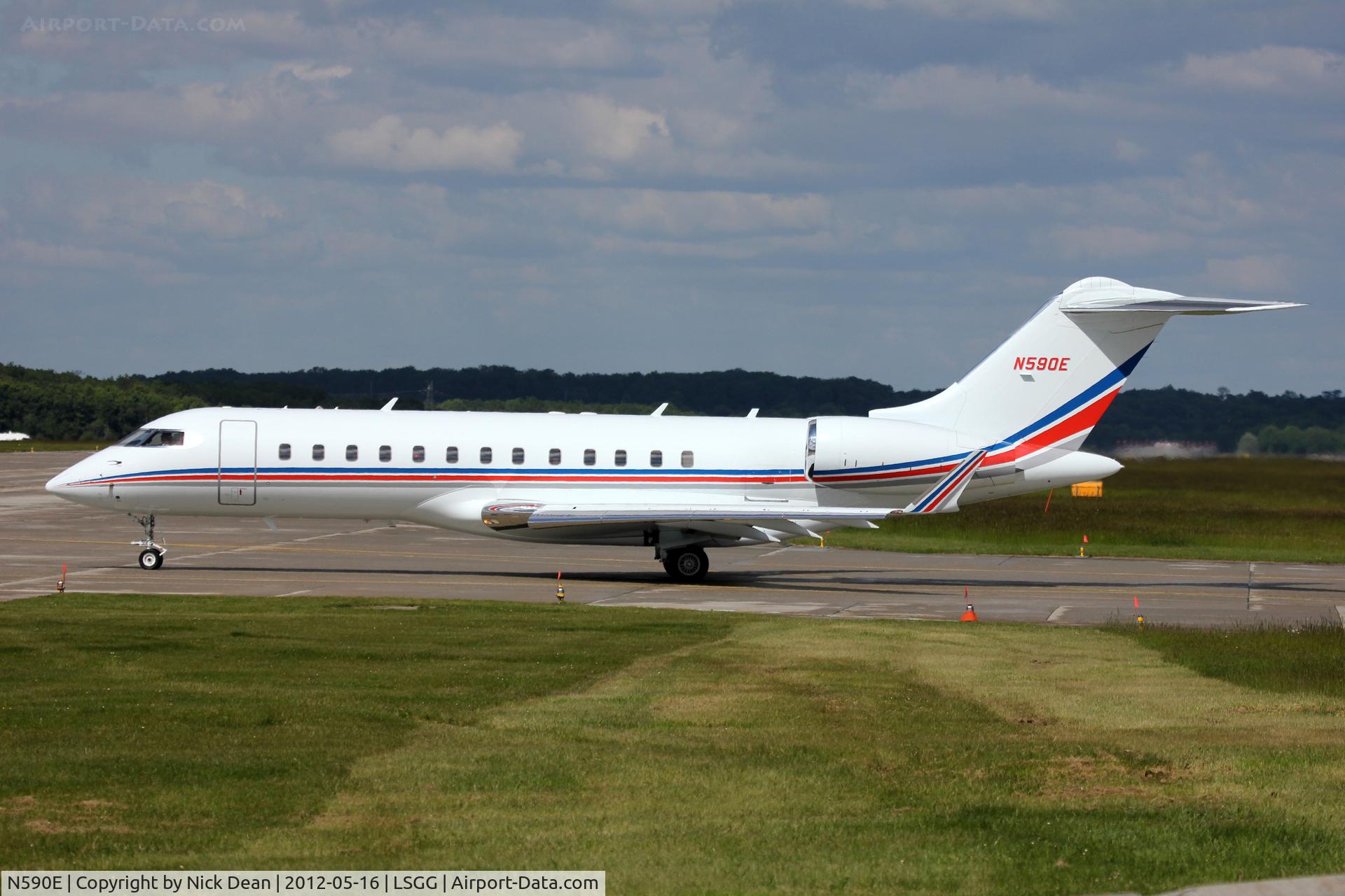 N590E, 2001 Bombardier BD-700-1A10 Global Express C/N 9105, LSGG/GVA EBACE 2012