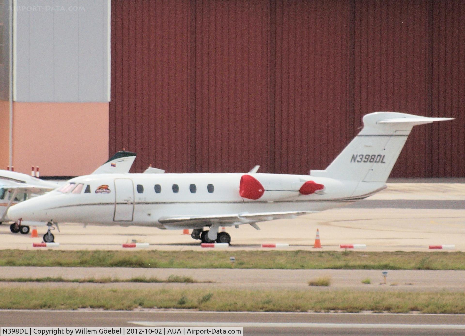 N398DL, 1985 Cessna 650 Citation III C/N 650-0098, Parking on Reina Beatrix Airport