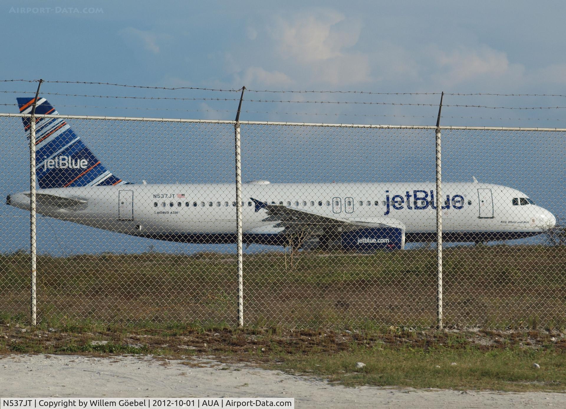 N537JT, 2002 Airbus A320-232 C/N 1785, Taxi to the runway of Reina Beatrix Airport