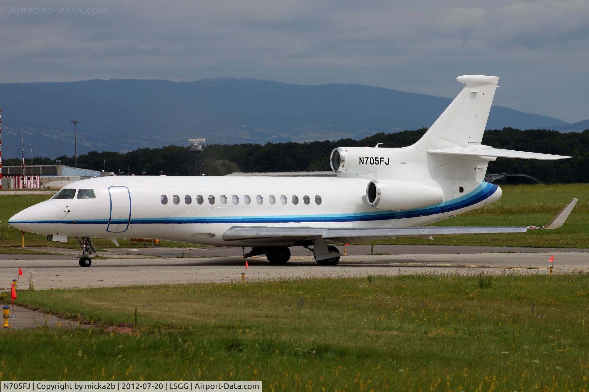 N705FJ, 2007 Dassault Falcon 7X C/N 005, Taxiing
