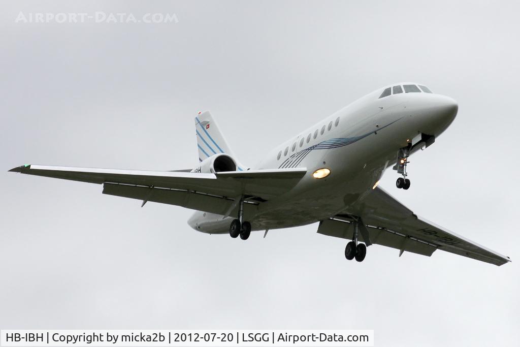 HB-IBH, 1996 Dassault Falcon 2000 C/N 042, Landing