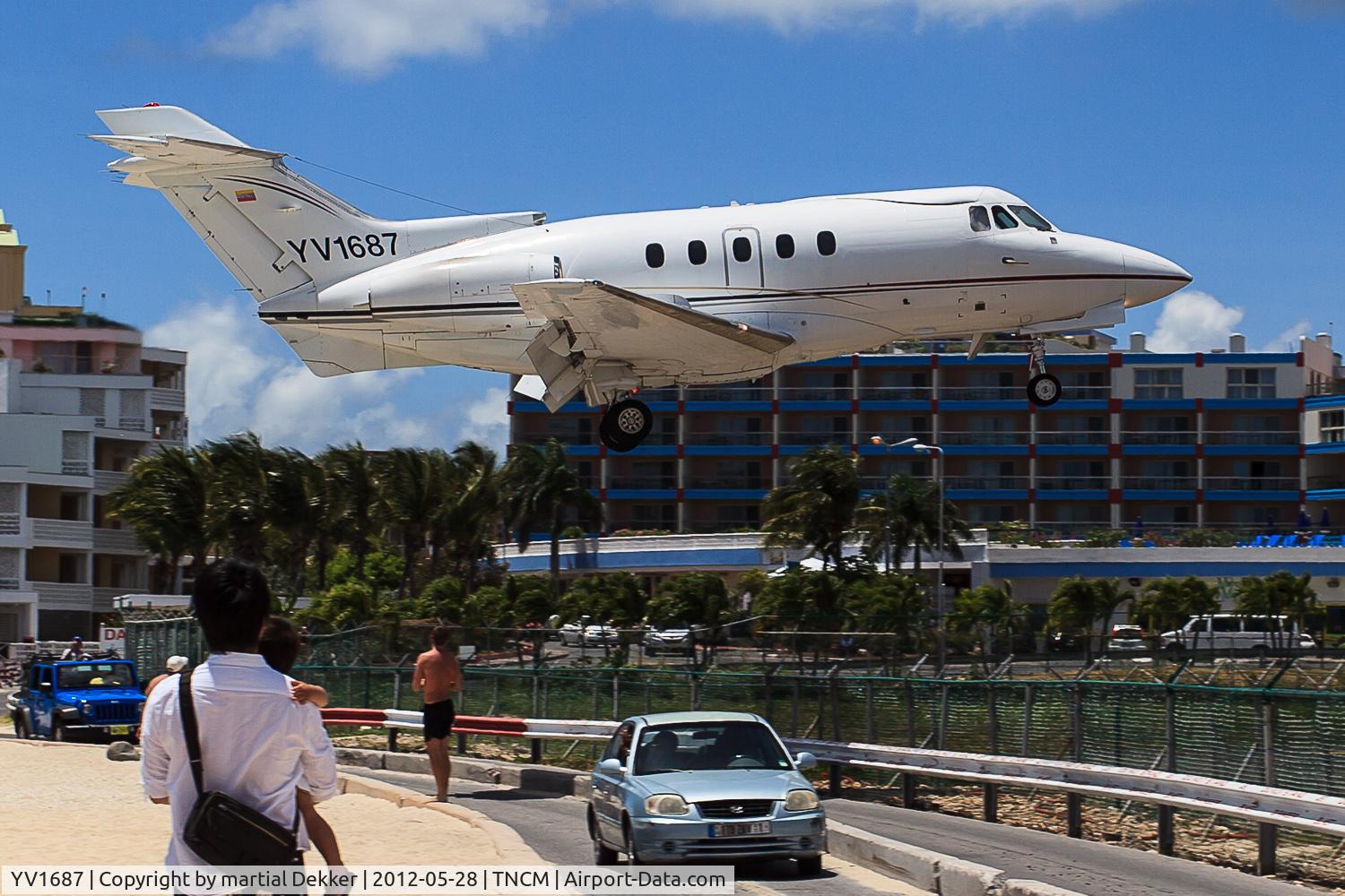 YV1687, 1969 Hawker Siddeley 125-400 C/N 25191, landing SXM