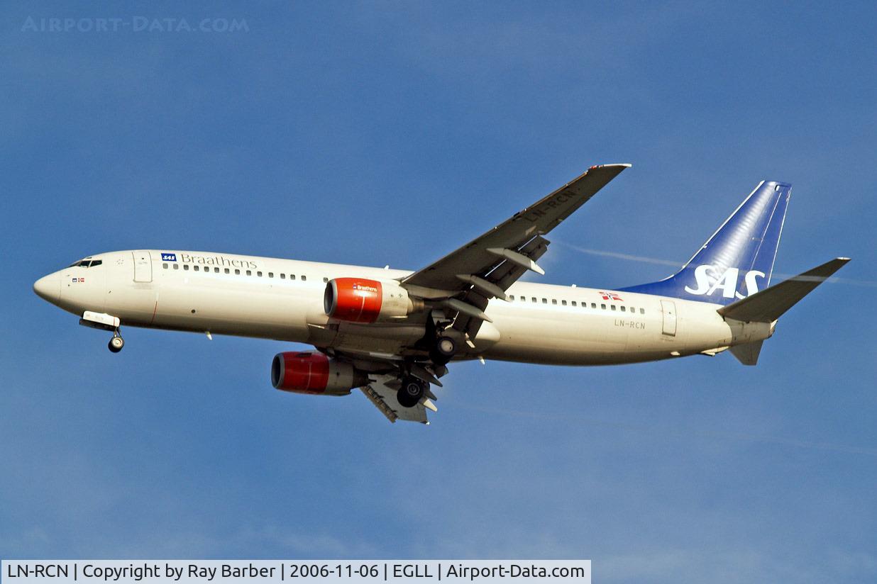 LN-RCN, 2000 Boeing 737-883 C/N 28318, Boeing 737-883 [28318] (SAS Scandinavian Airlines) Heathrow~G 06/11/2006 .Braathens titles.