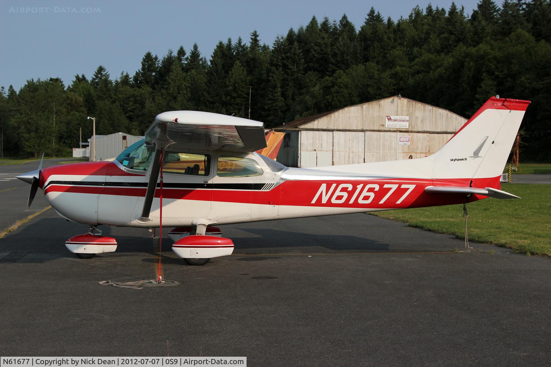 N61677, 1975 Cessna 172M C/N 17264722, 0S9 Port Townsend WA