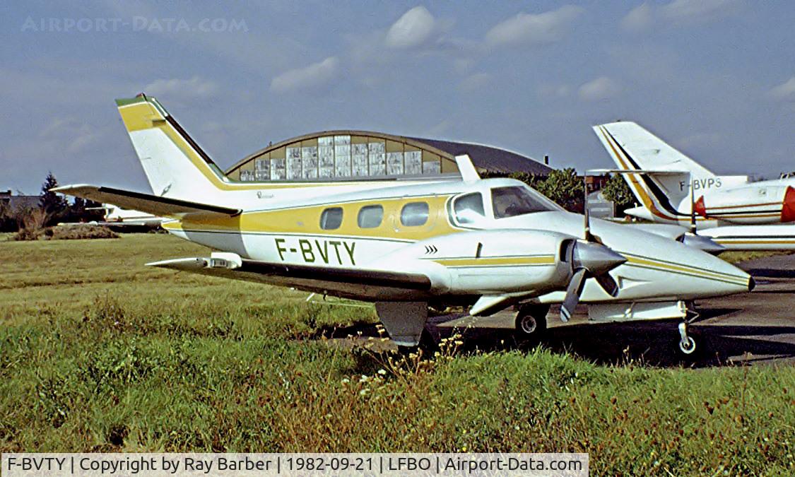 F-BVTY, 1974 Beech B-60 Duke C/N P-276, Beech B60 Duke [P-276] Toulouse-Blagnac~F 21/09/1982