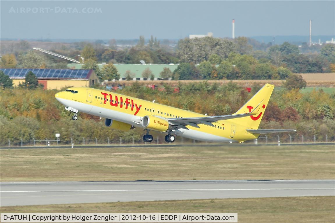 D-ATUH, 2006 Boeing 737-8K5 C/N 34689, A load of turists on the way to sunny beaches....