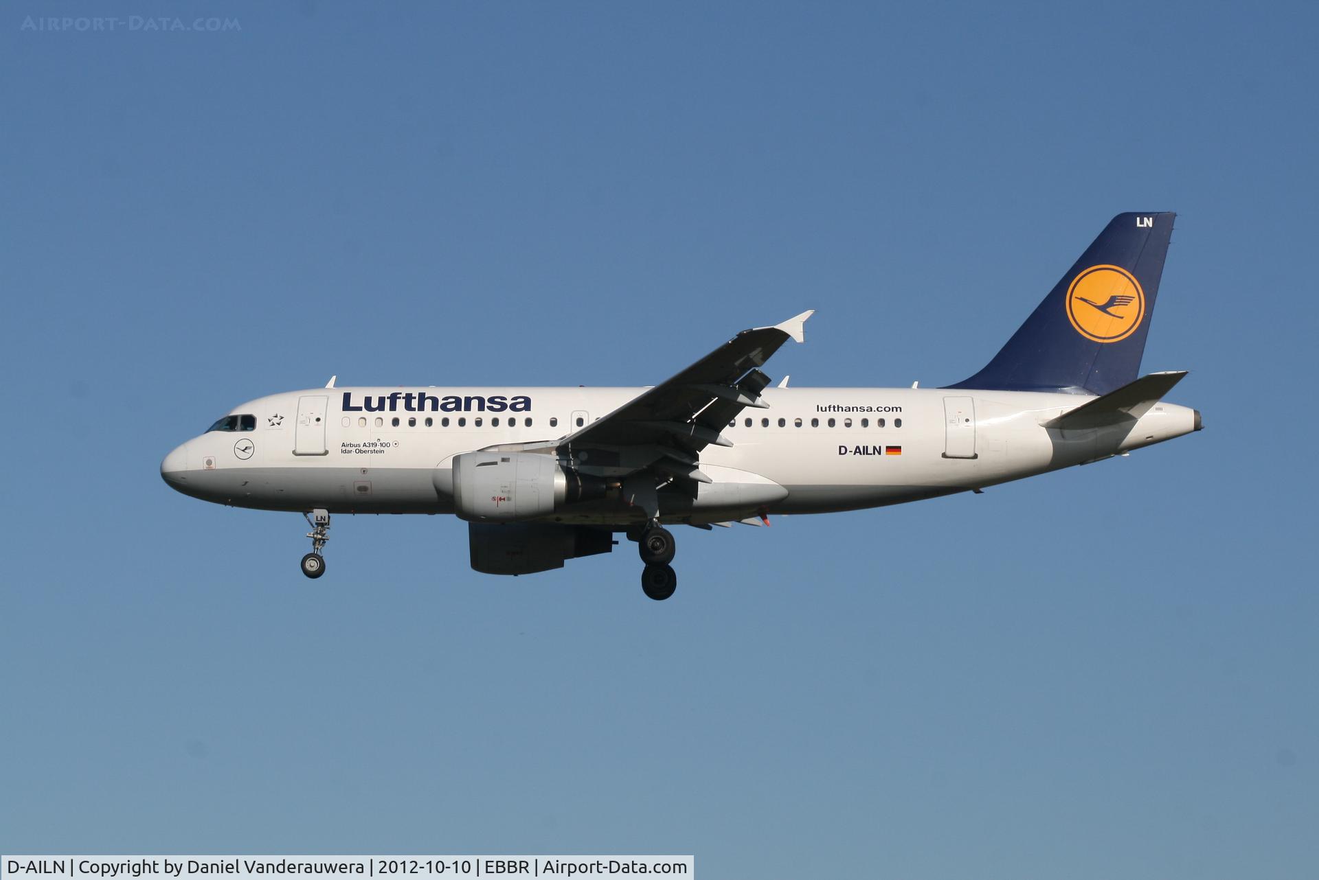D-AILN, 1997 Airbus A319-114 C/N 700, Arrival of flight LH1008 to RWY 25L