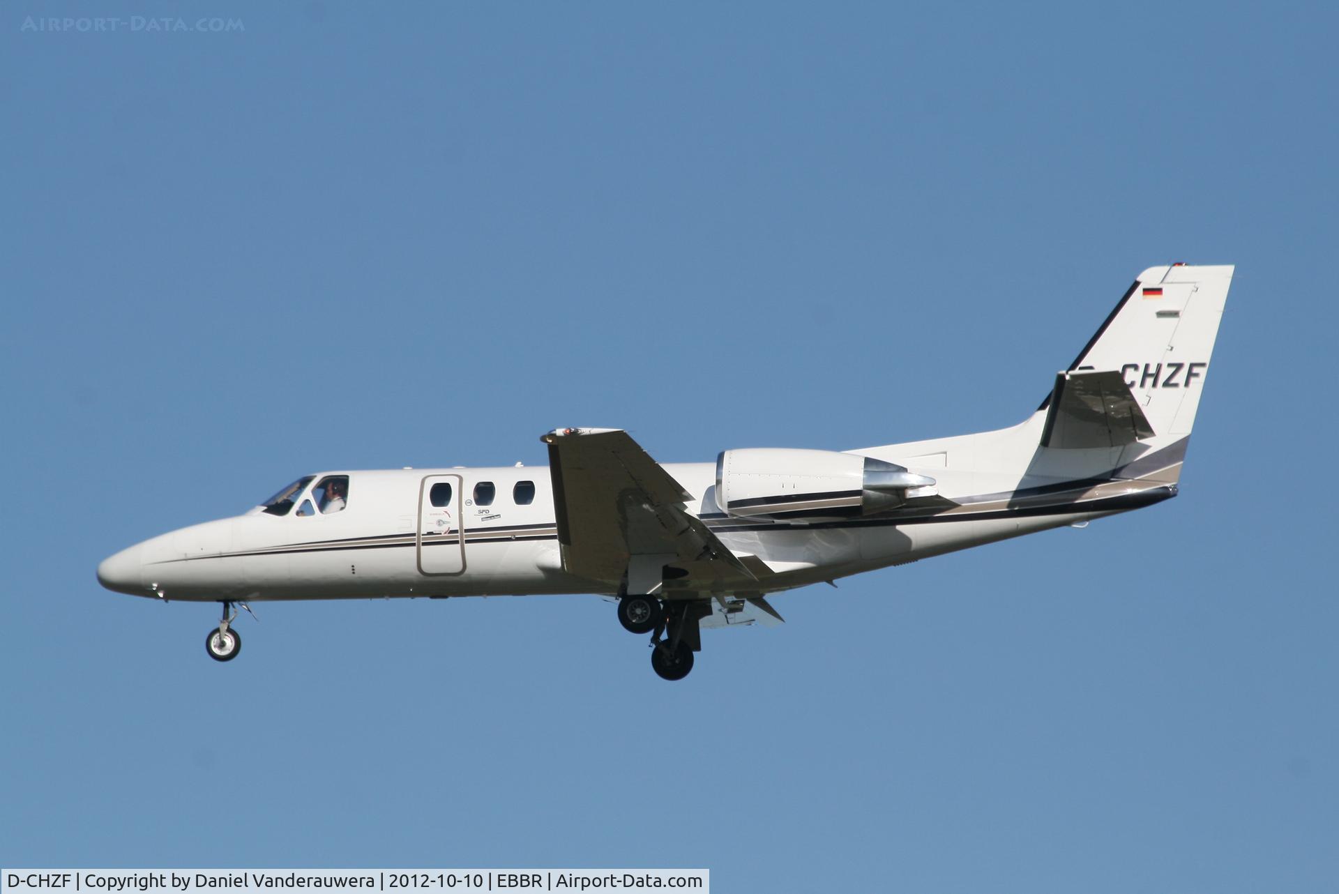 D-CHZF, 1999 Cessna 550B Citation Bravo C/N 550-0866, Descending to RWY 25L