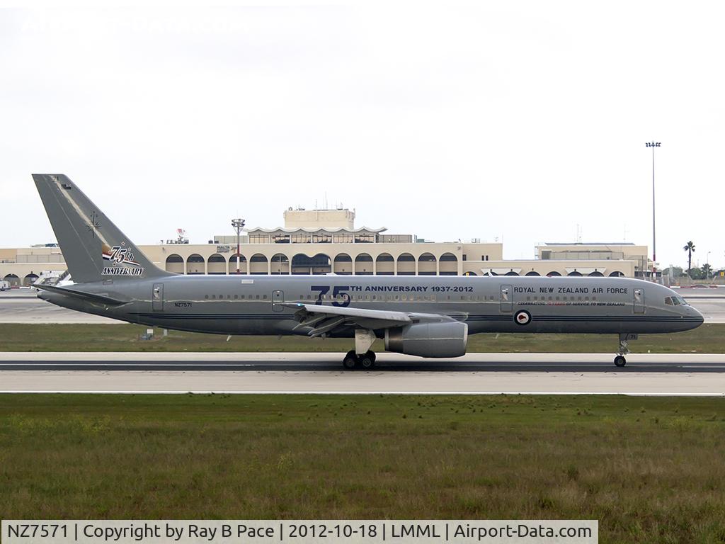 NZ7571, 1992 Boeing 757-2K2 C/N 26633, Royal New Zealand B757-200 (Reg NZ7571) with 75th Anniversary 1937-2012 livery arriving at Malta International Airport (18.10.2012)