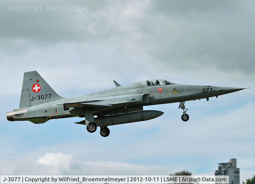 J-3077, Northrop F-5E Tiger II C/N L.1077, On short final.