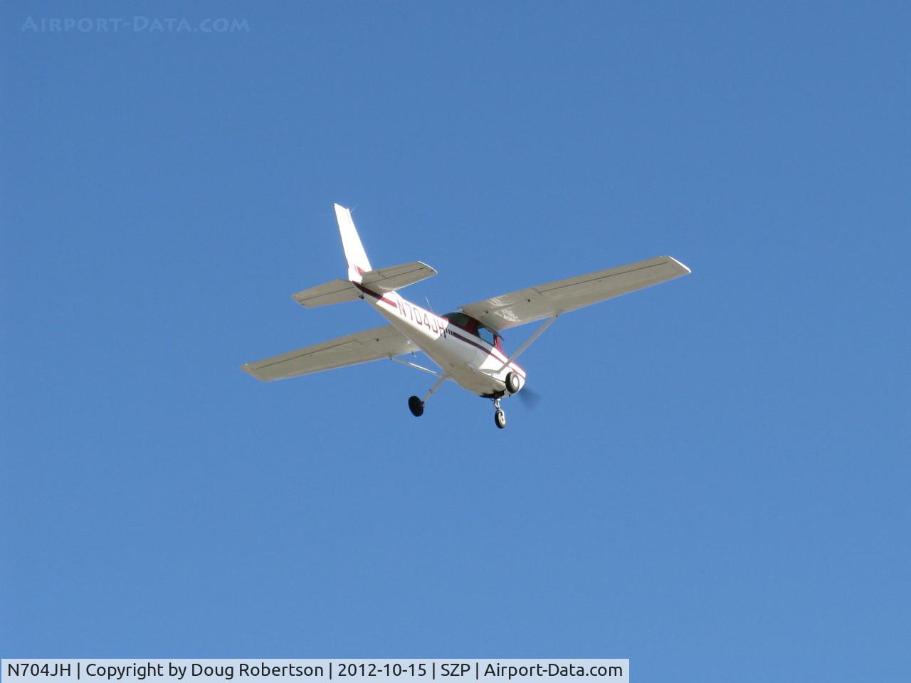 N704JH, 1976 Cessna 150M C/N 15078644, 1976 Cessna 150M, Continental O-200 100 Hp, takeoff climb Rwy 04