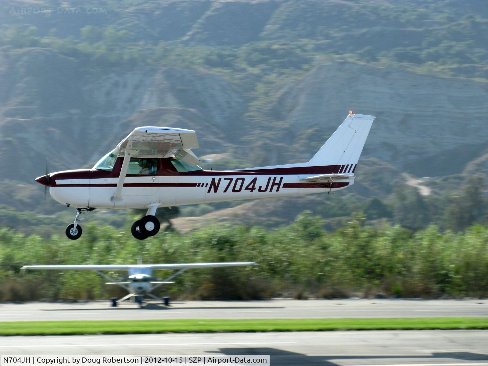 N704JH, 1976 Cessna 150M C/N 15078644, 1976 Cessna 150M, Continental O-200 100 Hp, landing Rwy 04