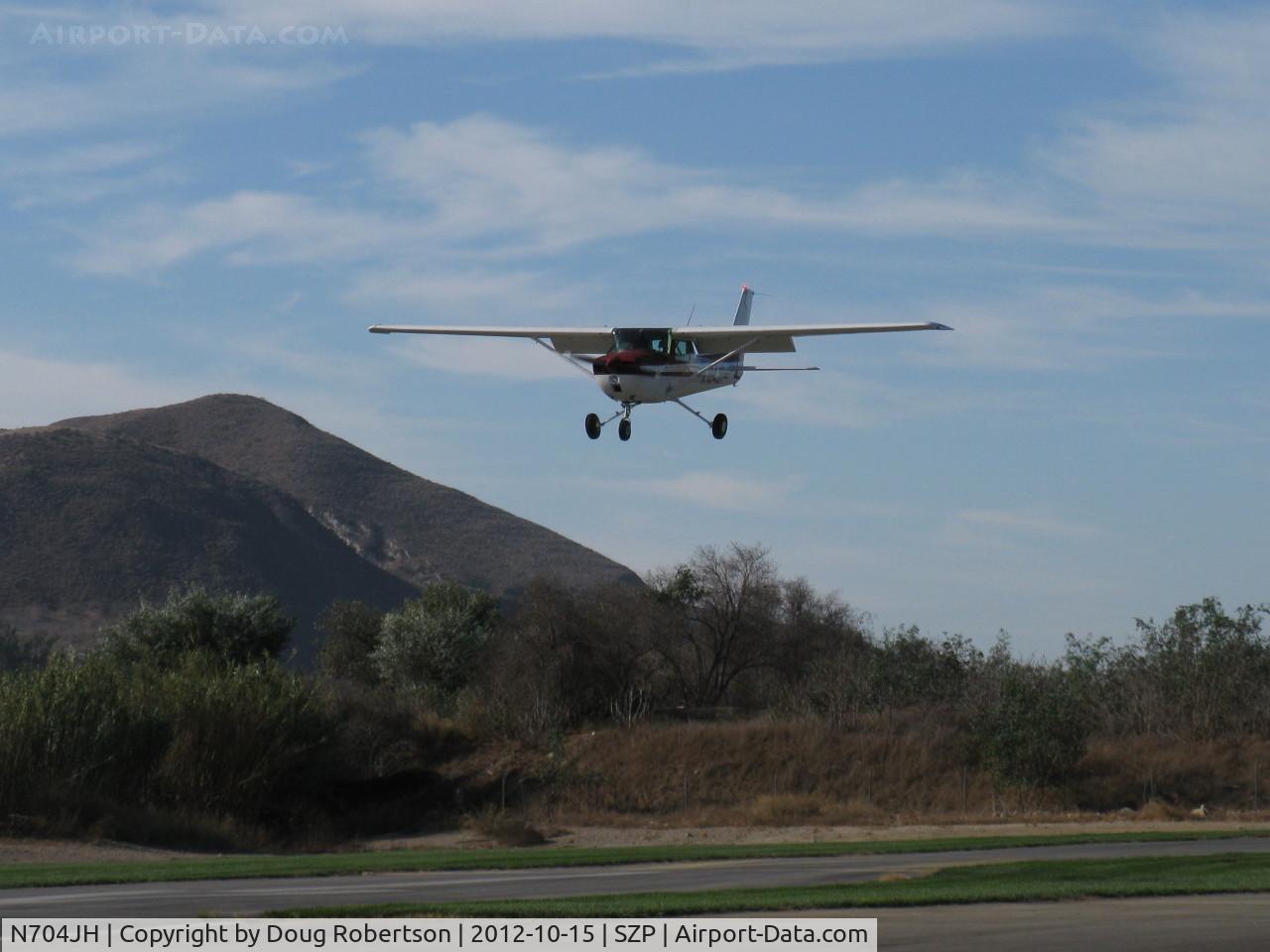 N704JH, 1976 Cessna 150M C/N 15078644, 1976 Cessna 150M, Continental O-200 100 Hp, landing Rwy 04