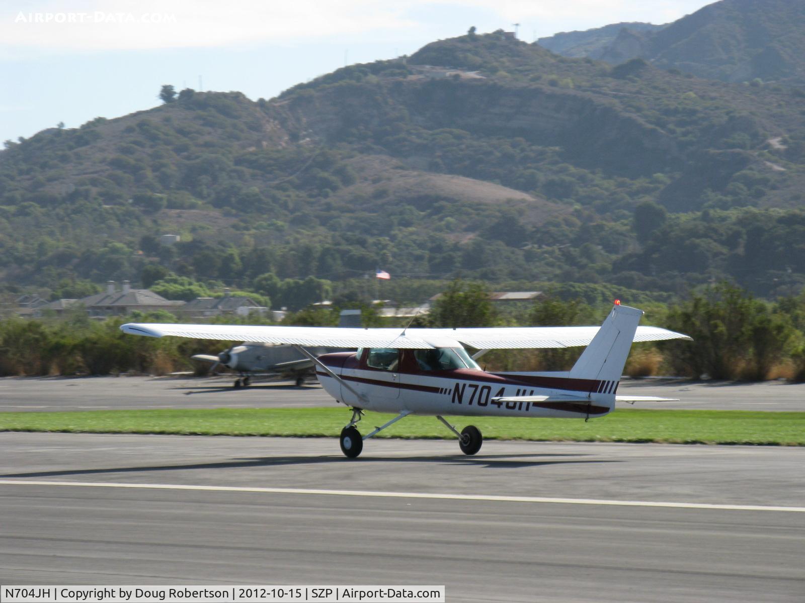 N704JH, 1976 Cessna 150M C/N 15078644, 1976 Cessna 150M, Continental O-200 100 Hp, takeoff roll Rwy 04