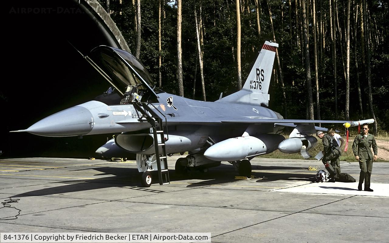 84-1376, 1984 General Dynamics F-16C Fighting Falcon C/N 5C-158, flightline at Ramstein AB
