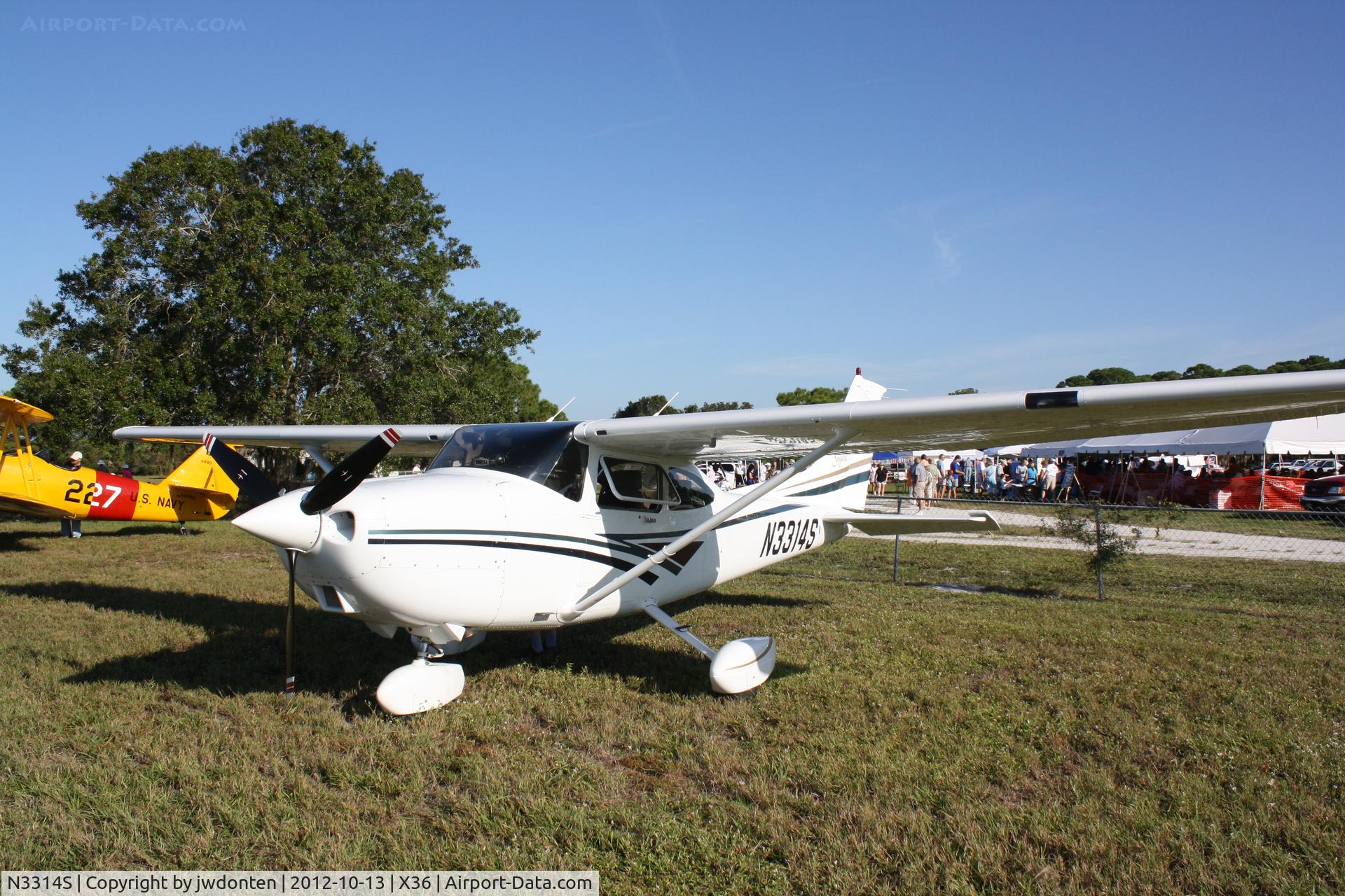 N3314S, 1998 Cessna 182S Skylane C/N 18280236, Cessna Skylane (N3314S) sits on display at Buchan Airport