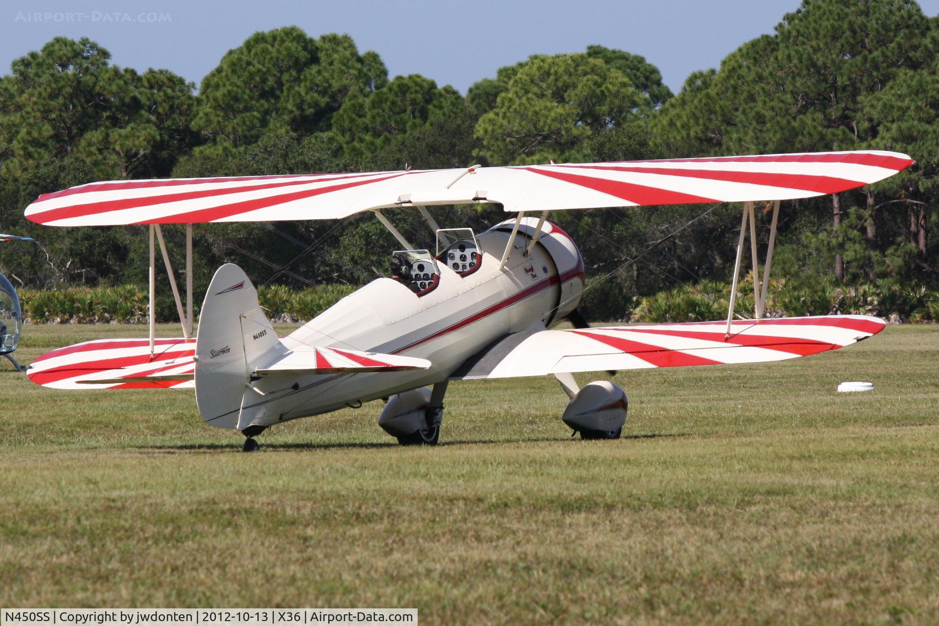 N450SS, 1942 Boeing A75N1 C/N 75-3937, Stearman Model 75 (N450SS) taxis at Buchan Airport