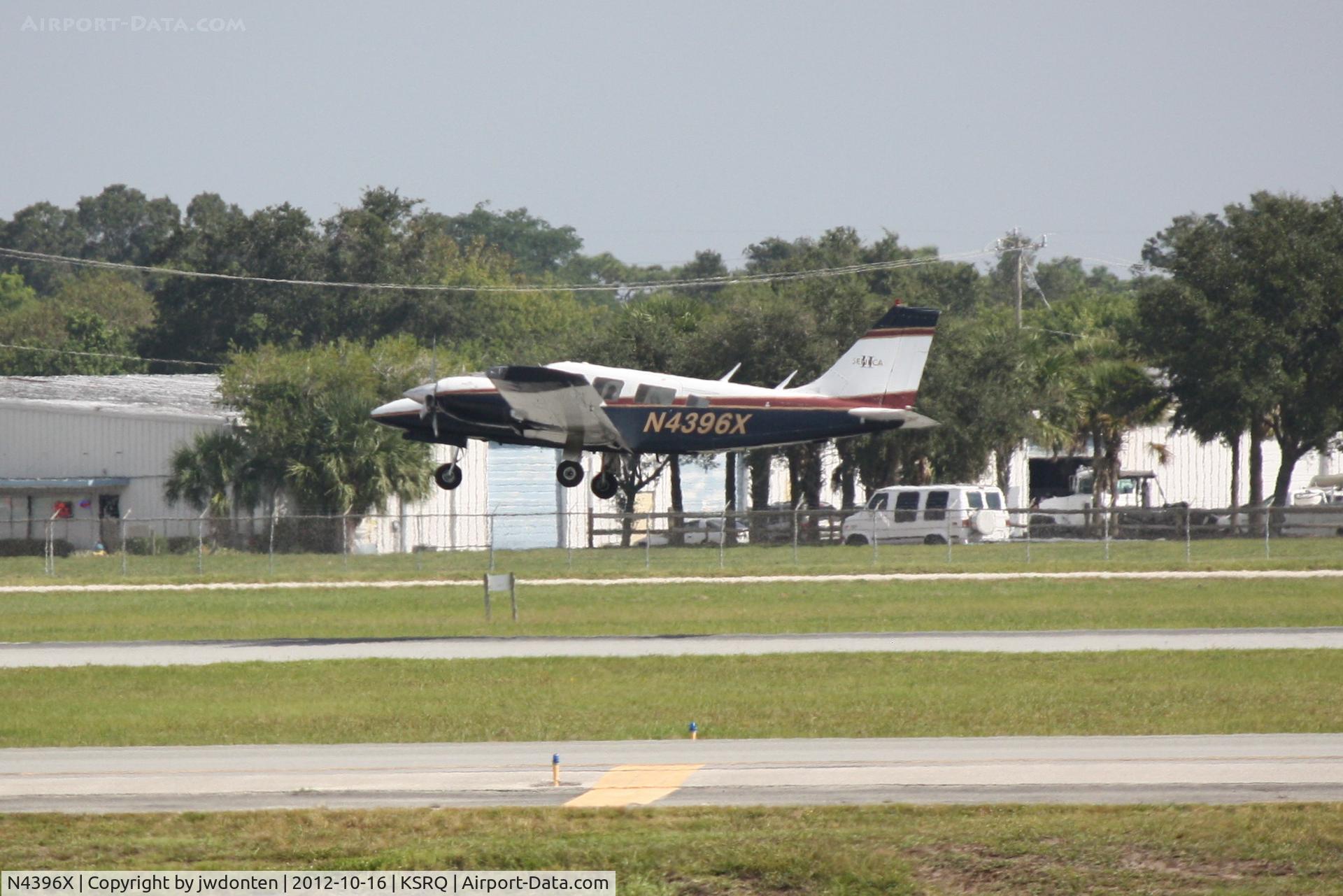 N4396X, 1975 Piper PA-34-200T C/N 34-7670038, Piper Seneca (N4396X) arrives at Sarasota-Bradenton International Airport