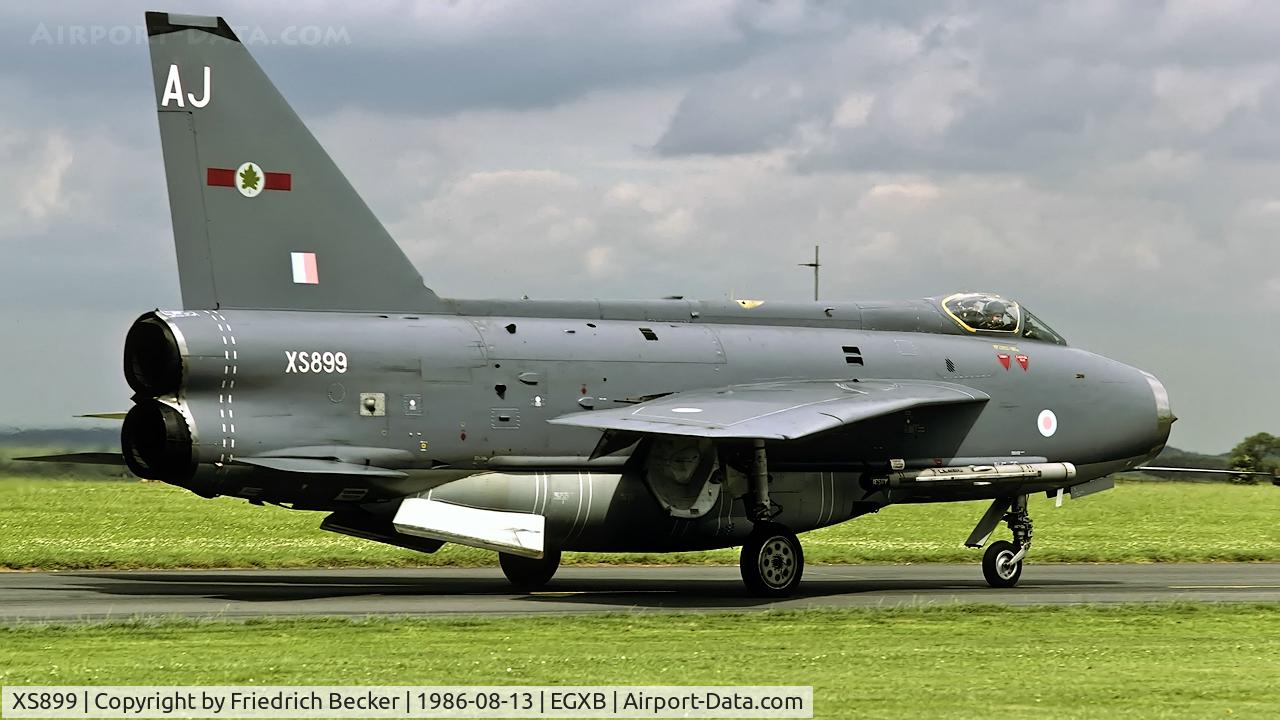 XS899, 1966 English Electric Lightning F.6 C/N 95245, taxying to the active at RAF Binbrook