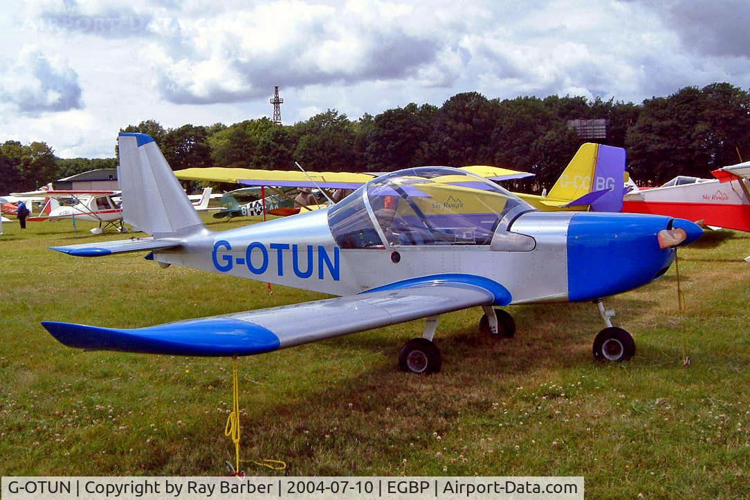 G-OTUN, 2002 Aerotechnik EV-97 Eurostar C/N PFA 315-13865, Evektor EV-97 Eurostar [PFA 315-13865] Kemble~G 10/07/2004