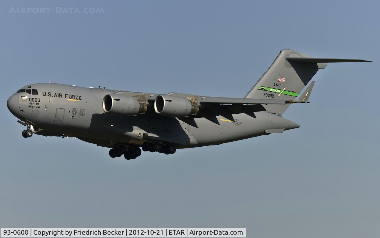 93-0600, 1993 McDonnell Douglas C-17A Globemaster III C/N P-16, on final RW26