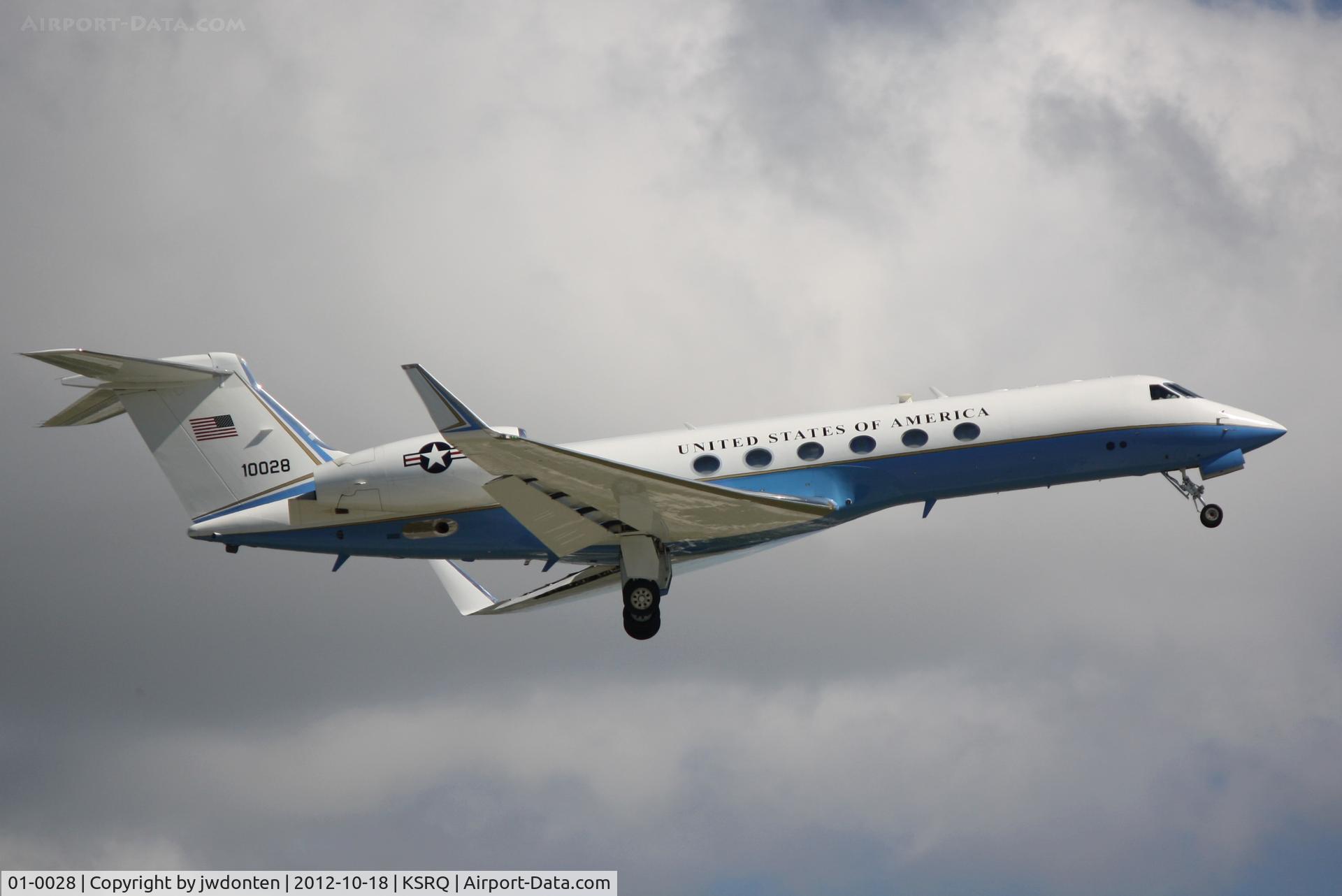 01-0028, 2001 Gulfstream Aerospace VC-37A (Gulfstream V) C/N 620, USAF C-37A Gulfstream V from MacDill Air Force Base departs Sarasota-Bradenton International Airport