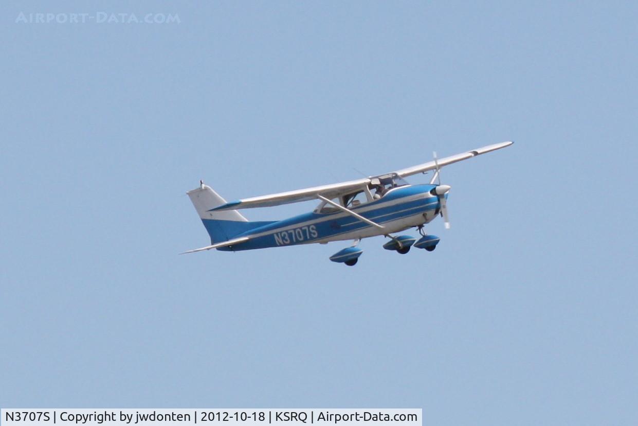 N3707S, 1963 Cessna 172E C/N 17250907, Cessna Skyhawk (N3707S) departs Sarasota-Bradenton International Airport