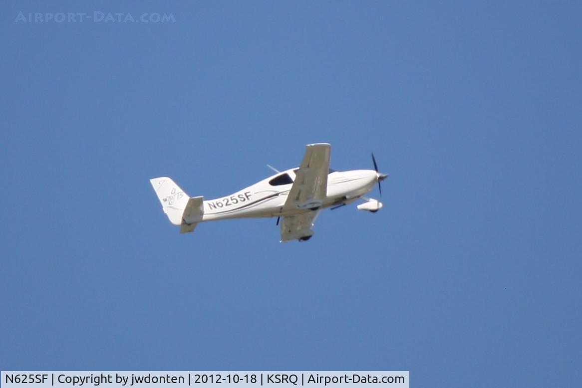 N625SF, 2006 Cirrus SR20 C/N 1720, Cirrus SR-20 (N625SF) departs Sarasota-Bradenton International Airport