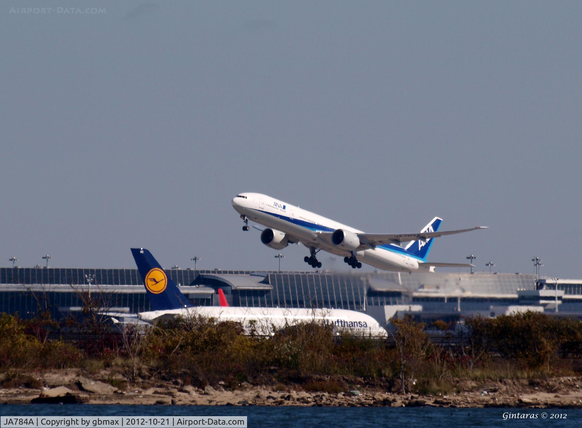 JA784A, 2009 Boeing 777-381/ER C/N 37950, Take-off from JFK