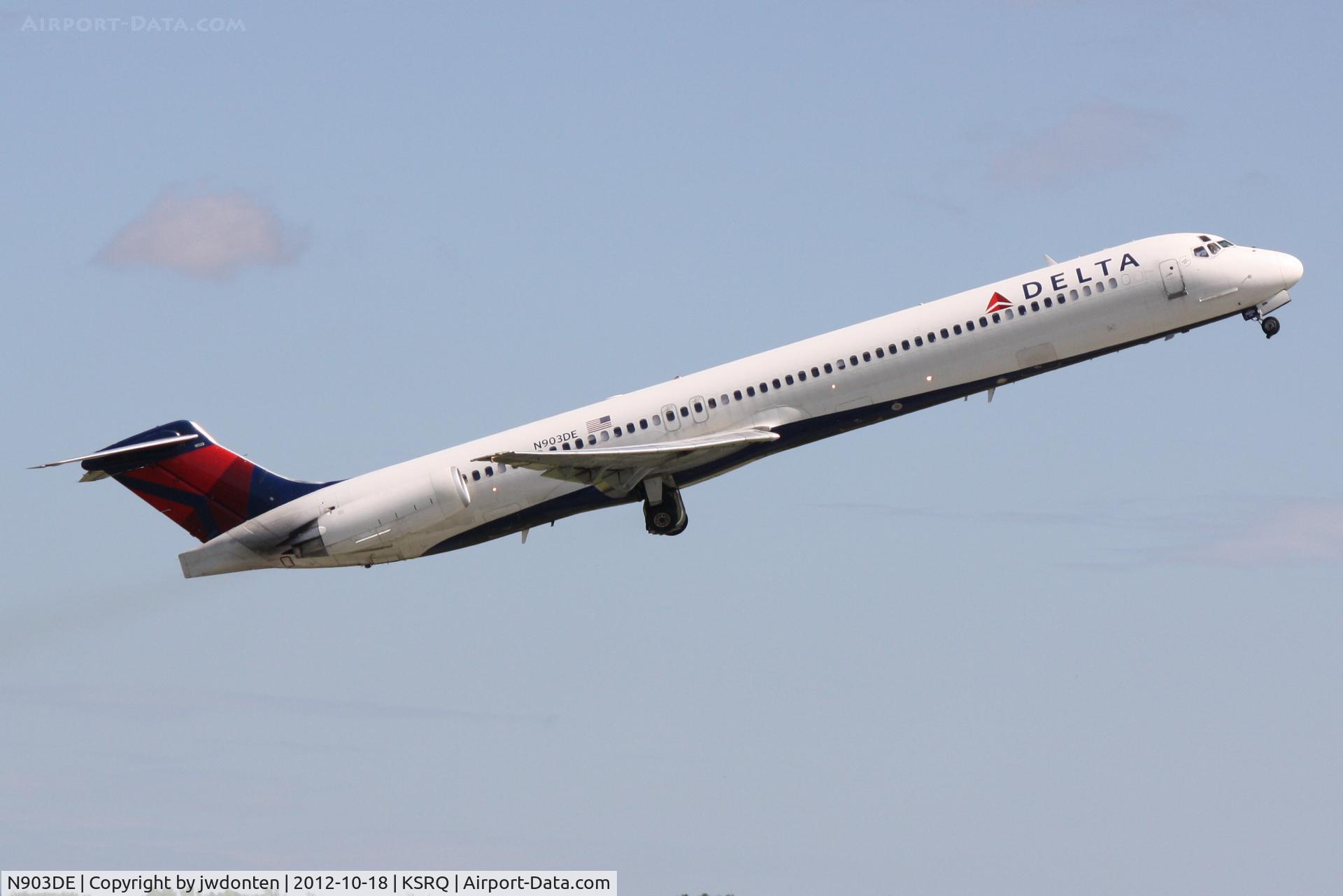 N903DE, 1992 McDonnell Douglas MD-88 C/N 53380, Delta Flight 2298 (N903DE) departs Sarasota-Bradenton International Airport enroute to Hartsfield-Jackson Atlanta International Airport