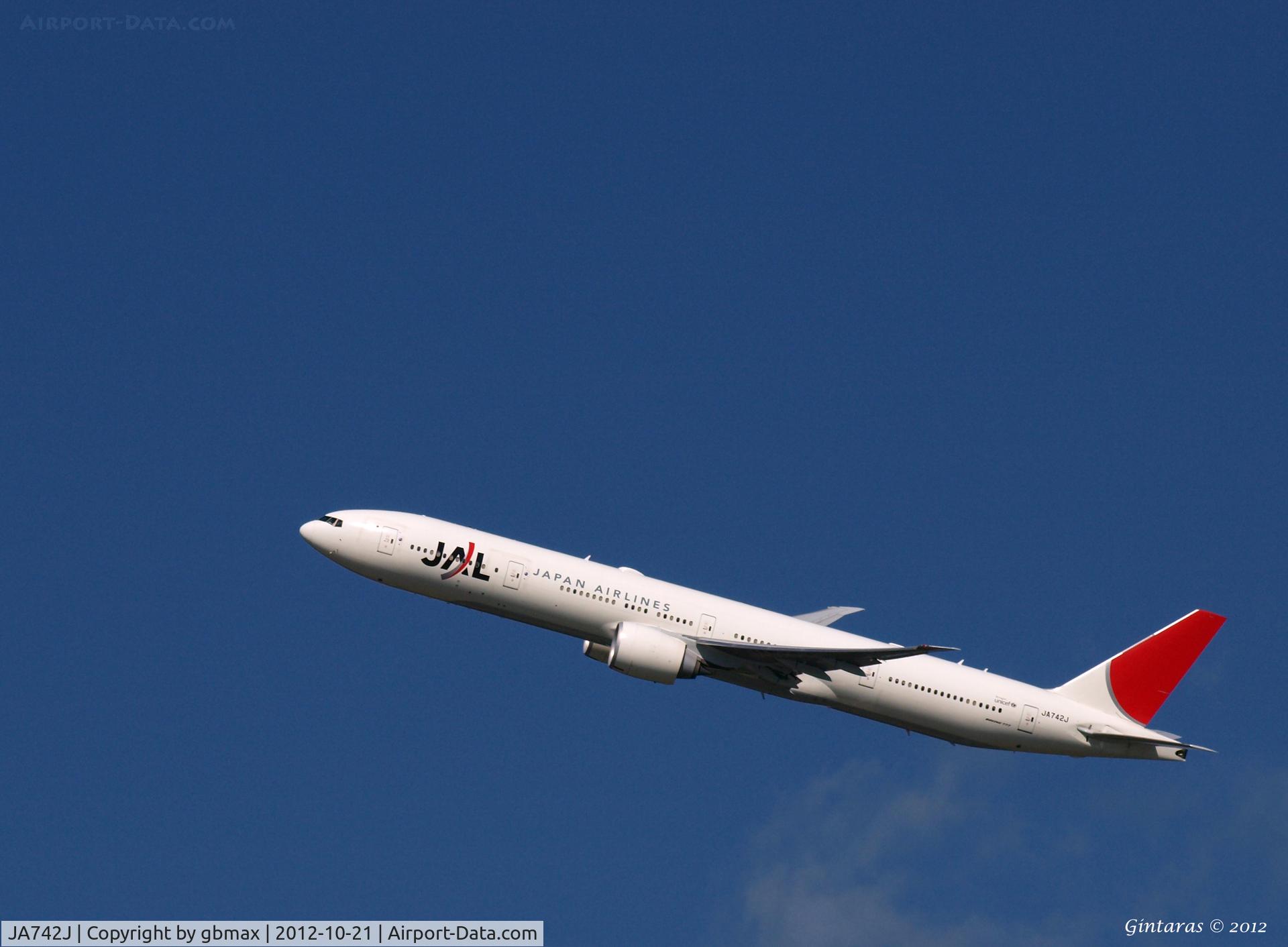 JA742J, 2009 Boeing 777-346/ER C/N 36129, After take-off from JFK